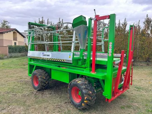 Carro raccolta frutta ABMD Bosi SRL — macchina semovente diesel compatta 2 postazioni per frutteti