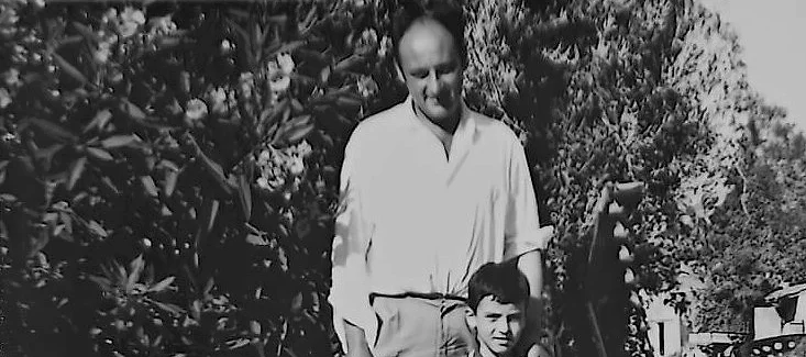 Officina Bosi, archivio storico: padre e figlio tra ulivi
