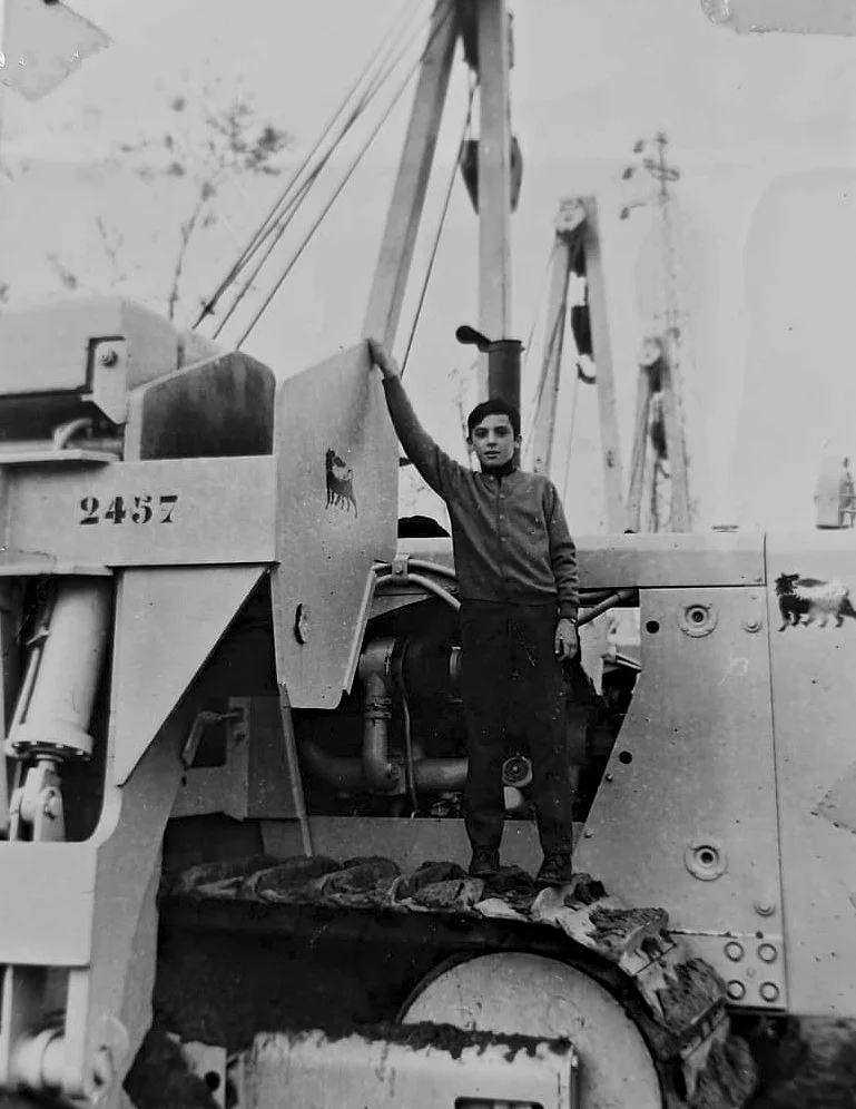 Officina Bosi, archivio storico: uomo su cingolato Fiat 2457